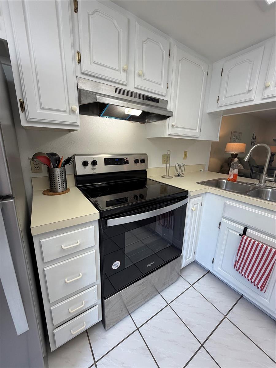 Image 17 of 38 For 204 Windward Place 36