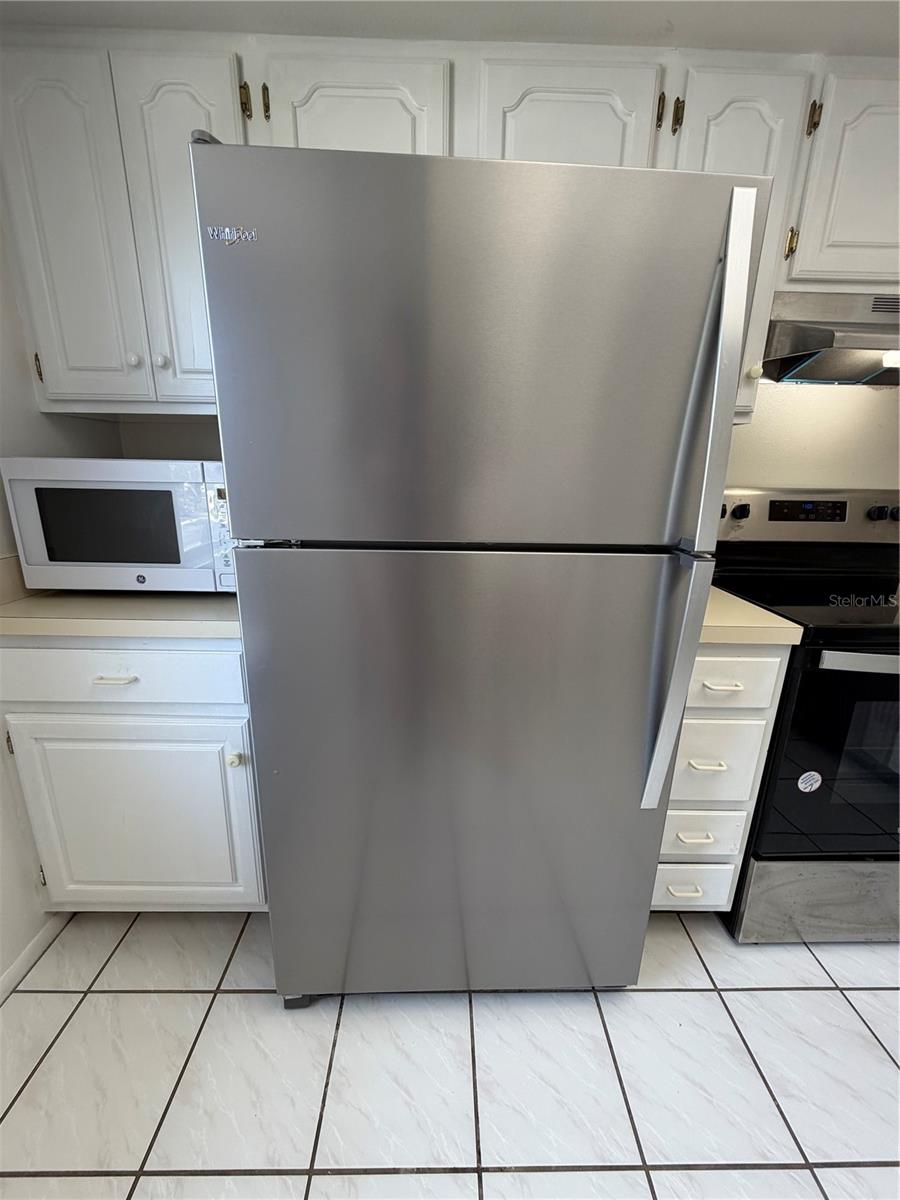 Image 20 of 38 For 204 Windward Place 36