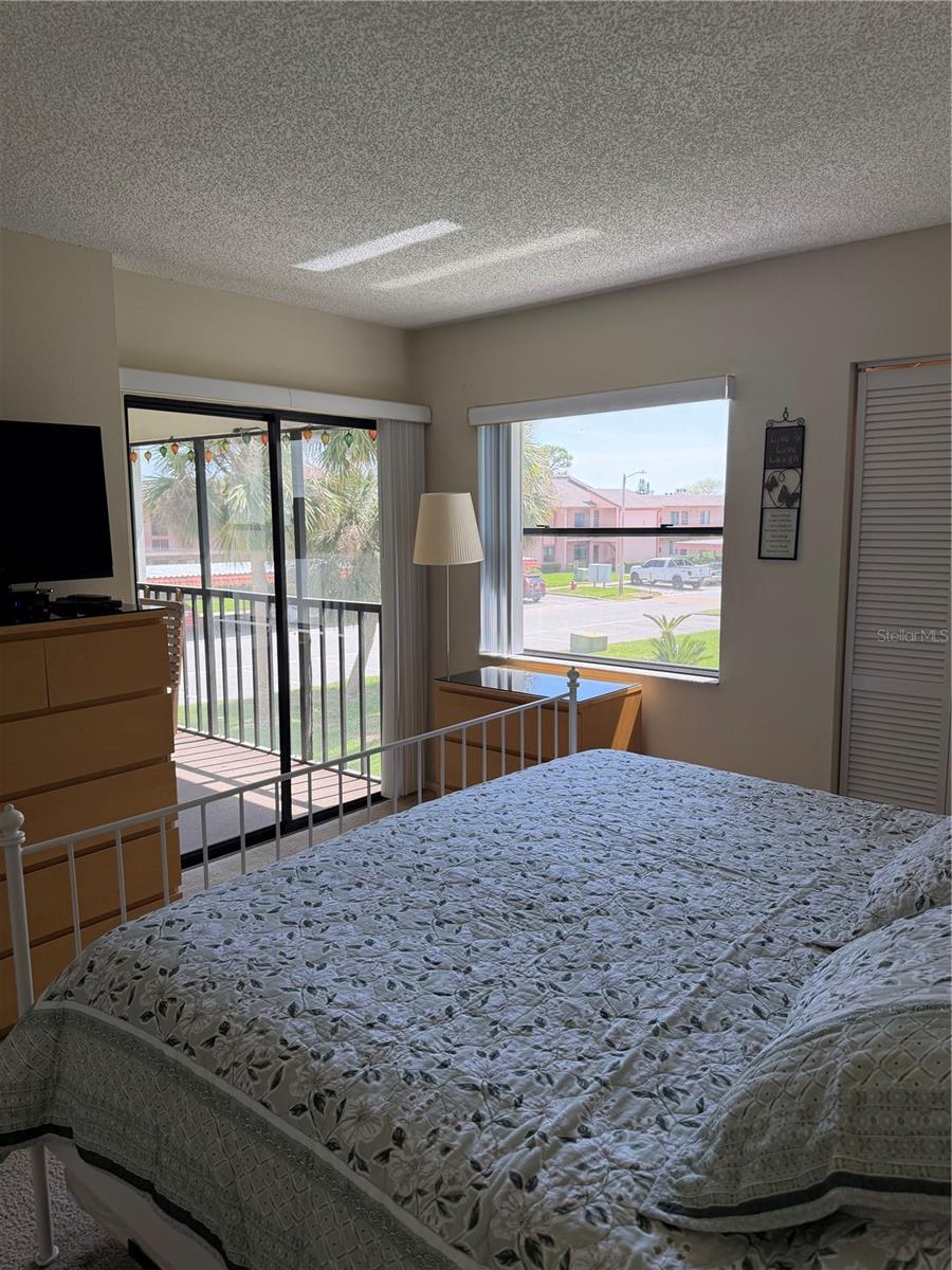 Image 23 of 38 For 204 Windward Place 36