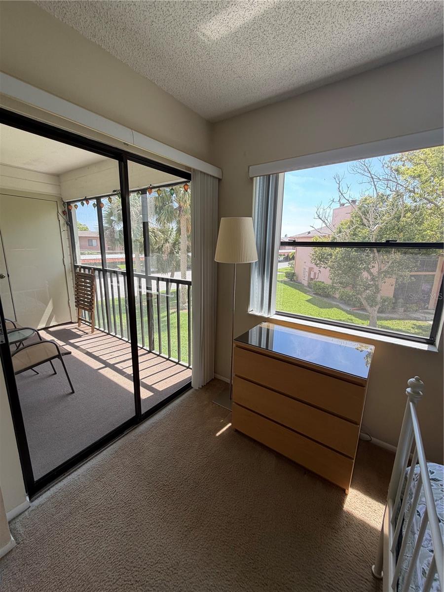 Image 25 of 38 For 204 Windward Place 36