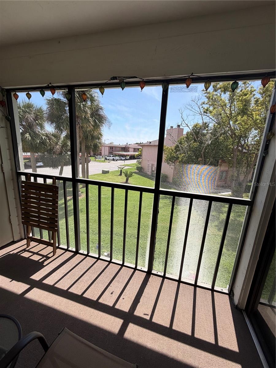 Image 32 of 38 For 204 Windward Place 36