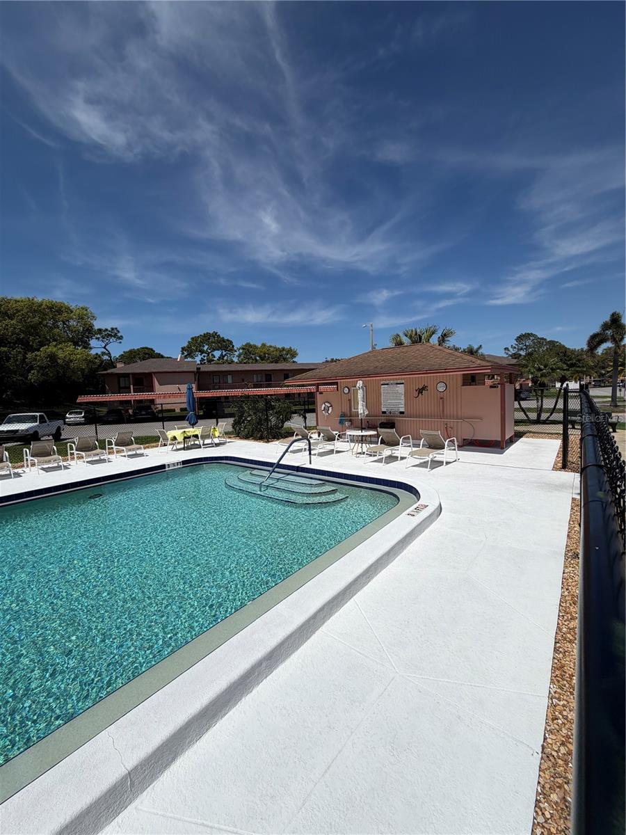 Image 33 of 38 For 204 Windward Place 36