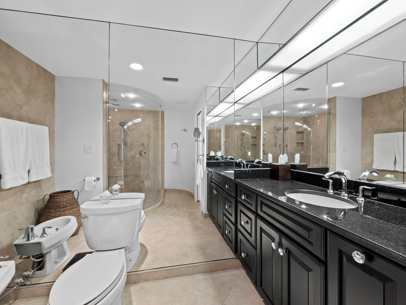 Image 19 of 45 For 455 Longboat Club Road 402