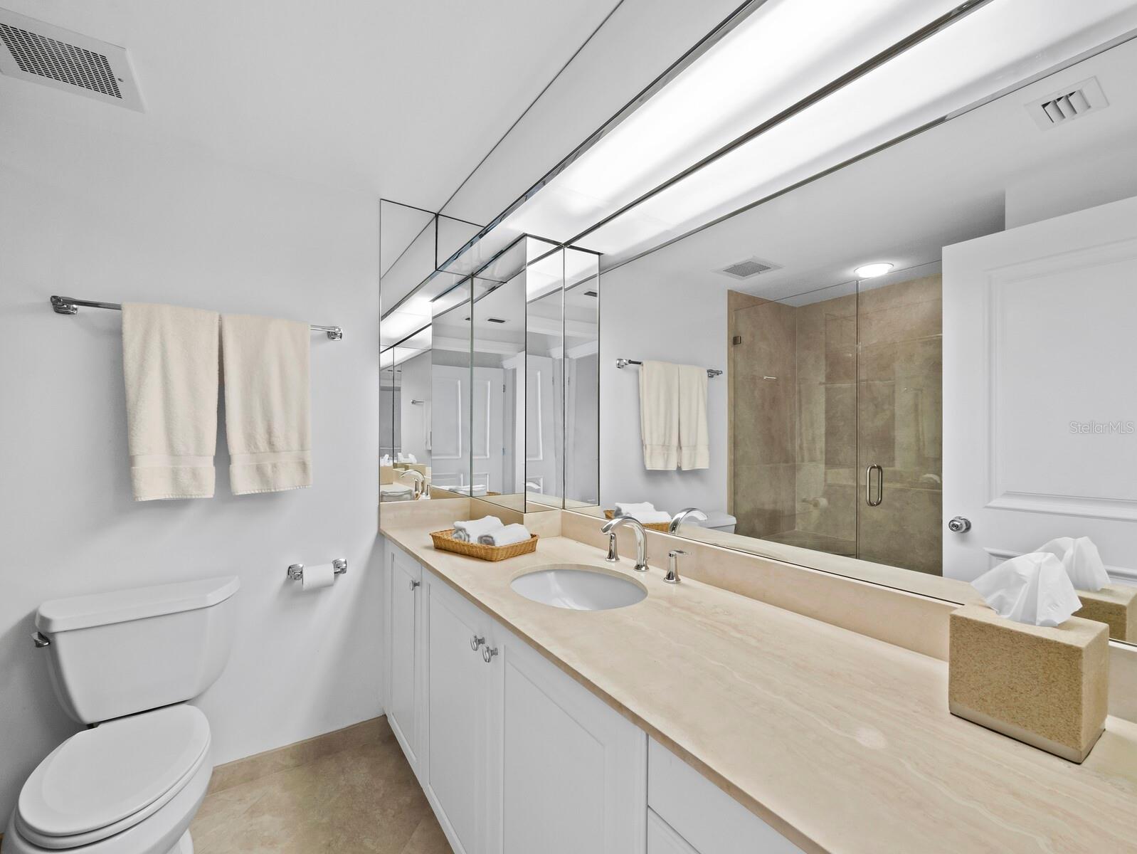 Image 22 of 45 For 455 Longboat Club Road 402