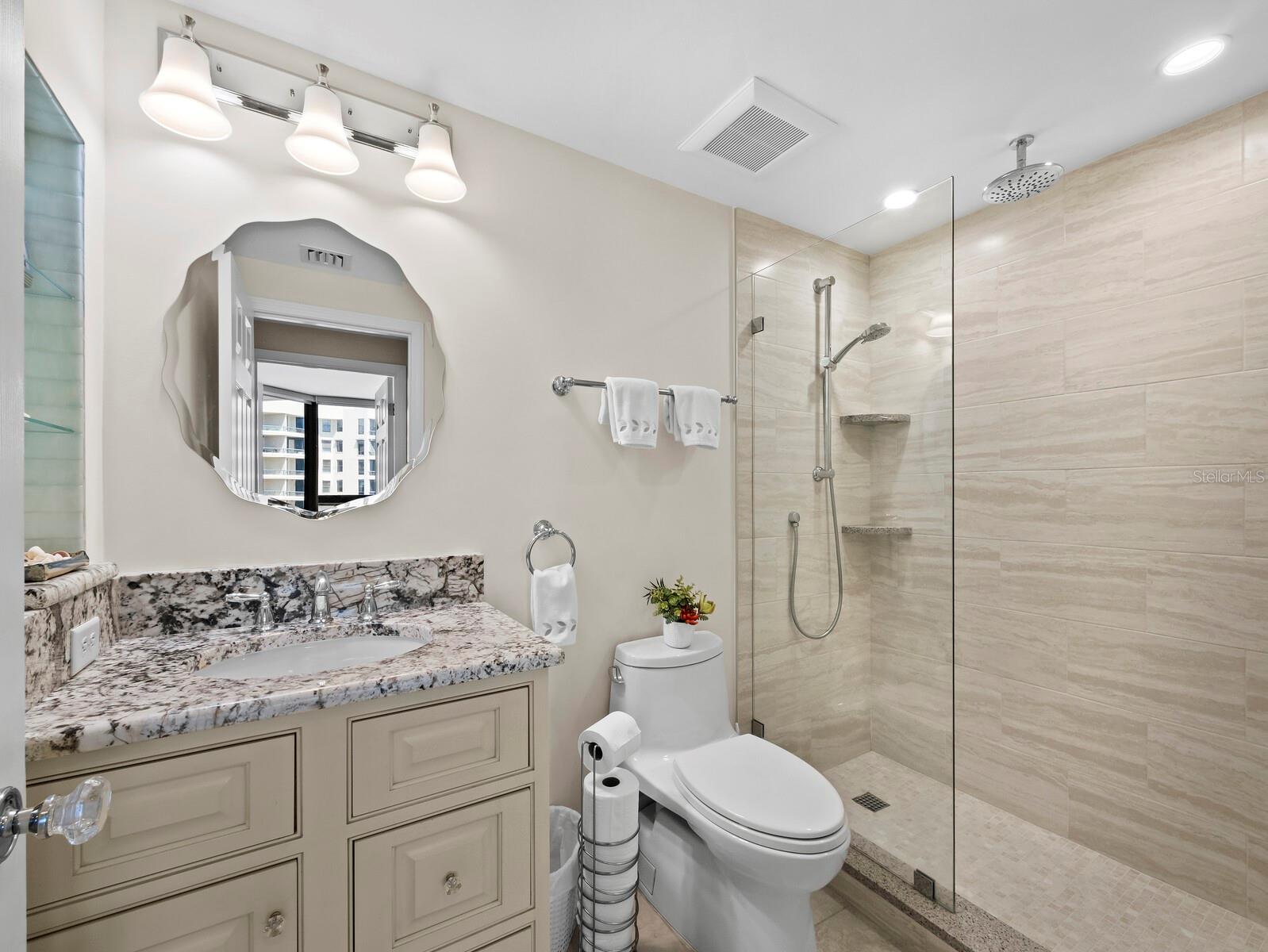 Image 16 of 50 For 1211 Gulf Of Mexico Drive 709