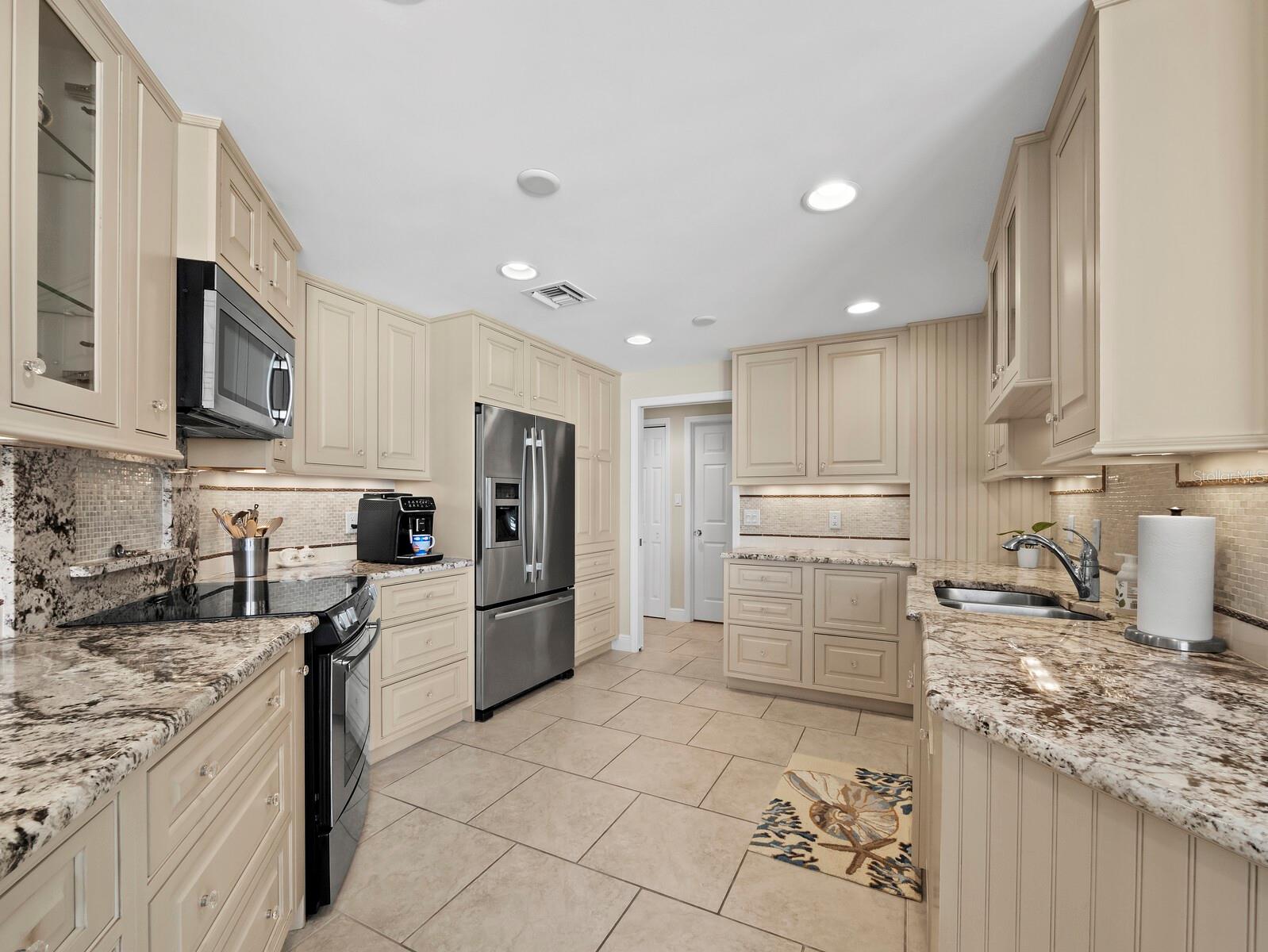 Image 19 of 50 For 1211 Gulf Of Mexico Drive 709