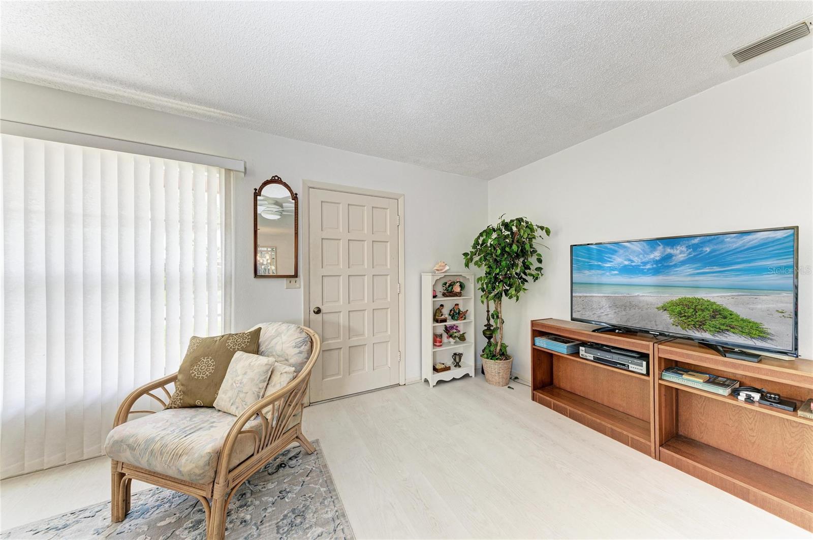 Image 10 of 31 For 3303 Chicago Avenue