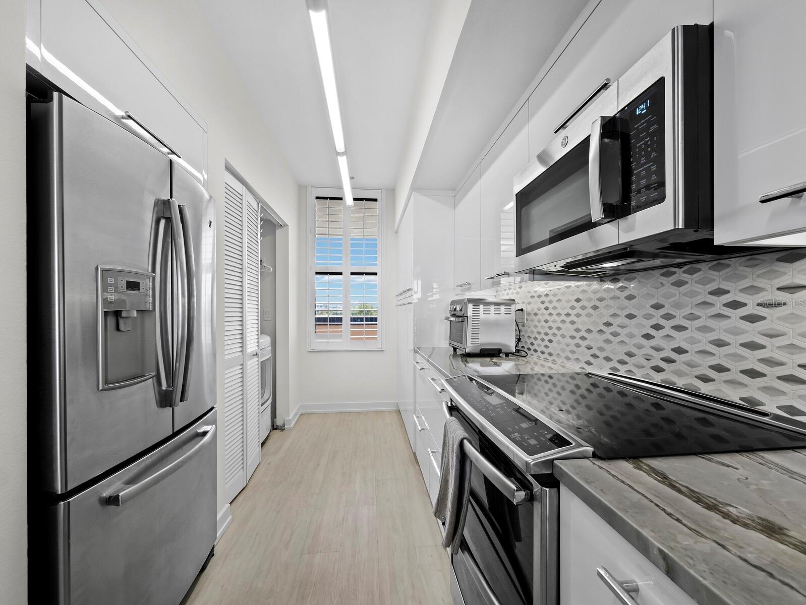 Image 20 of 50 For 1930 Harbourside Drive 145