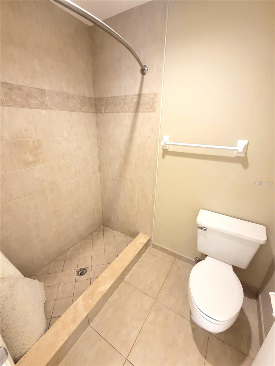 Image 15 of 21 For 4220 Pinebrook Circle 14