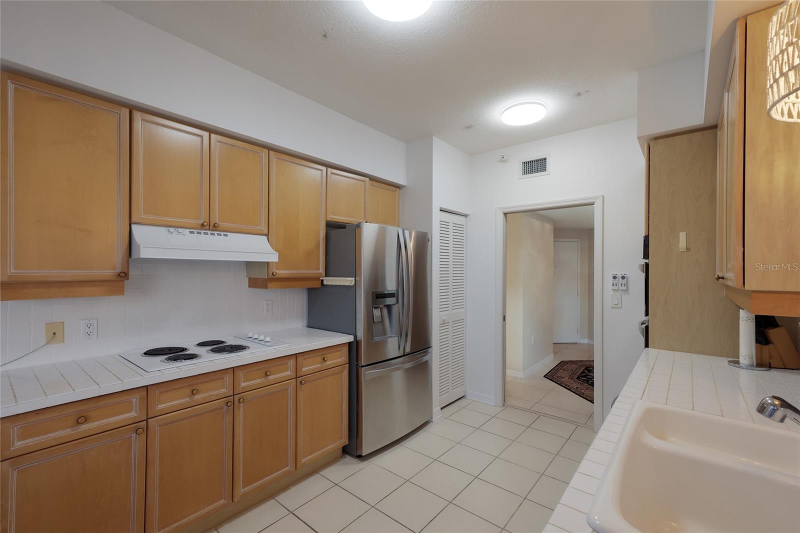 Image 14 of 66 For 1800 Benjamin Franklin Drive B1006