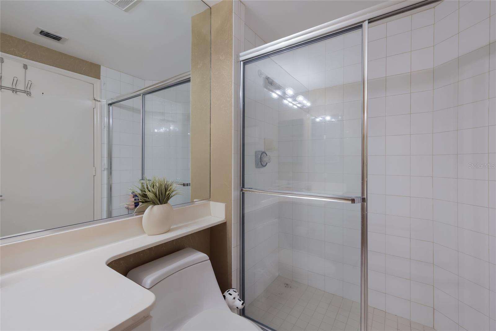 Image 24 of 66 For 1800 Benjamin Franklin Drive B1006