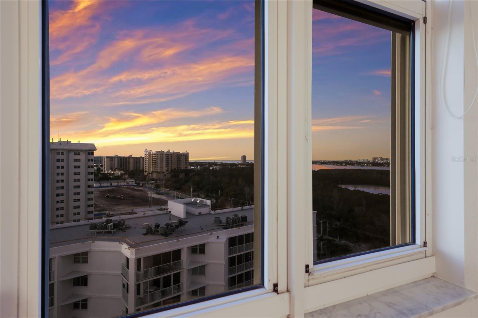 Image 32 of 66 For 1800 Benjamin Franklin Drive B1006