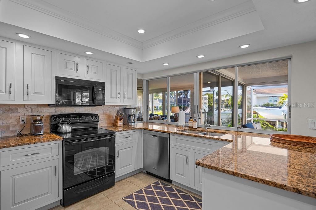 Image 21 of 49 For 561 Birdie Lane