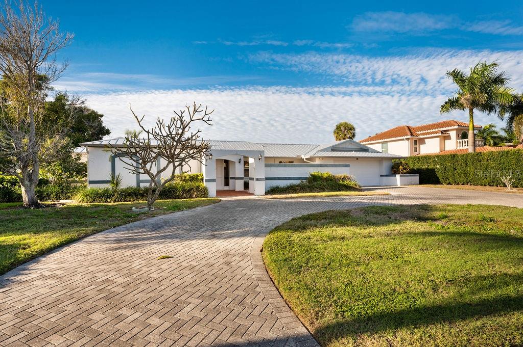 Image 3 of 49 For 561 Birdie Lane