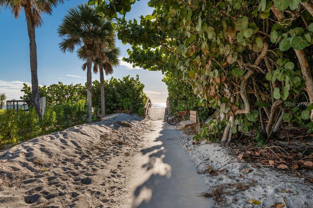 Image 46 of 49 For 561 Birdie Lane