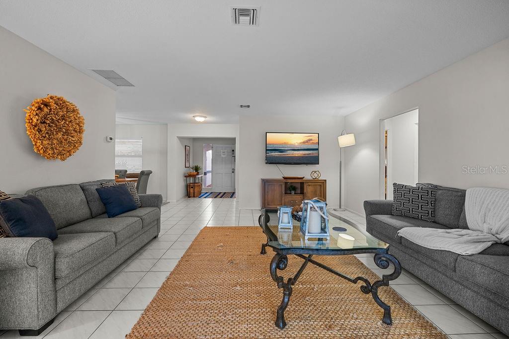 Image 5 of 49 For 561 Birdie Lane