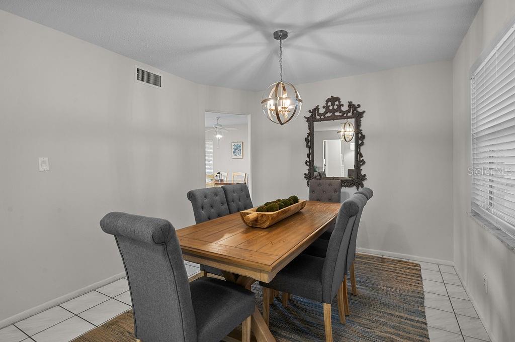 Image 7 of 49 For 561 Birdie Lane