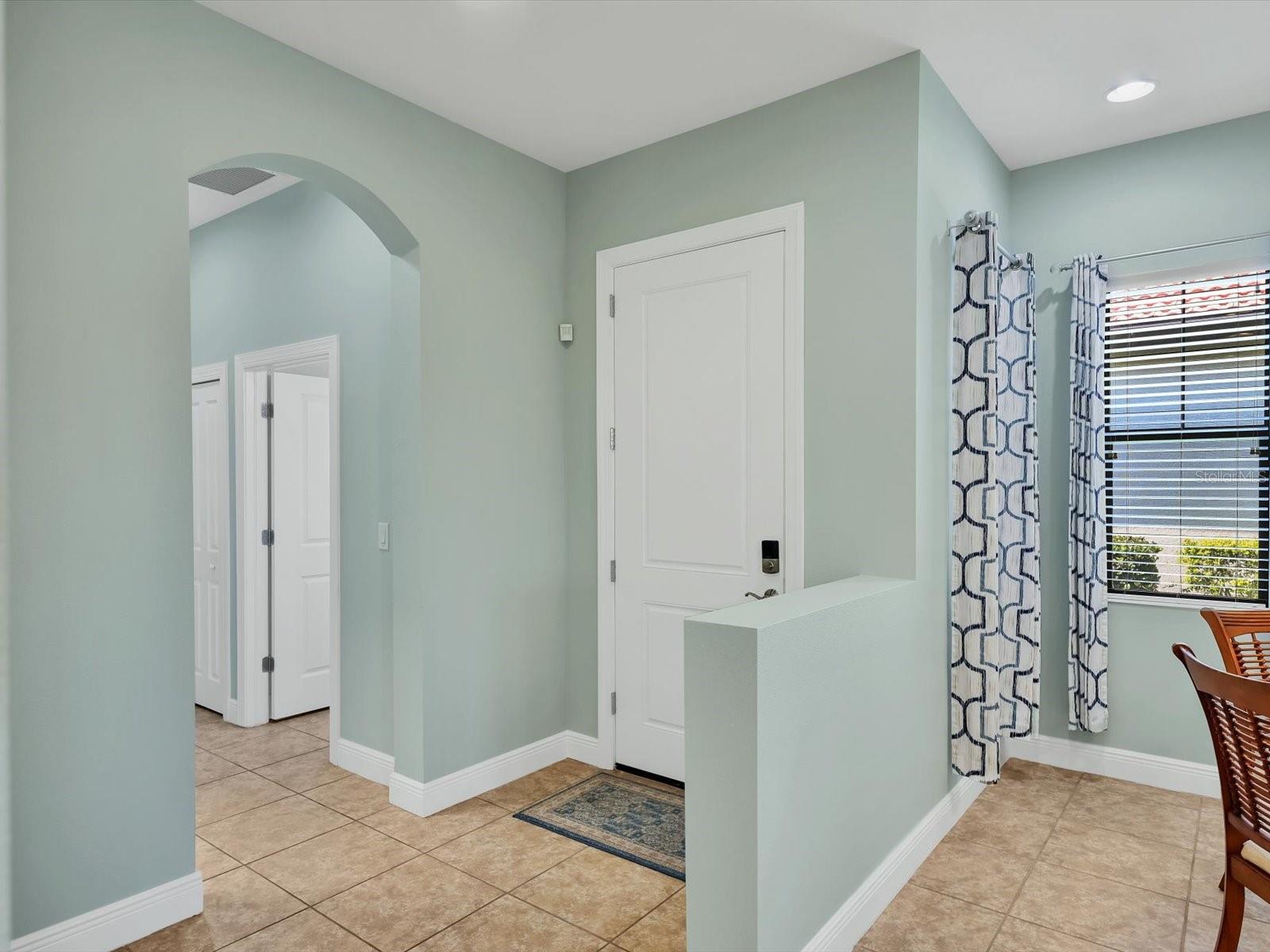 Image 6 of 62 For 10424 Crooked Creek Drive