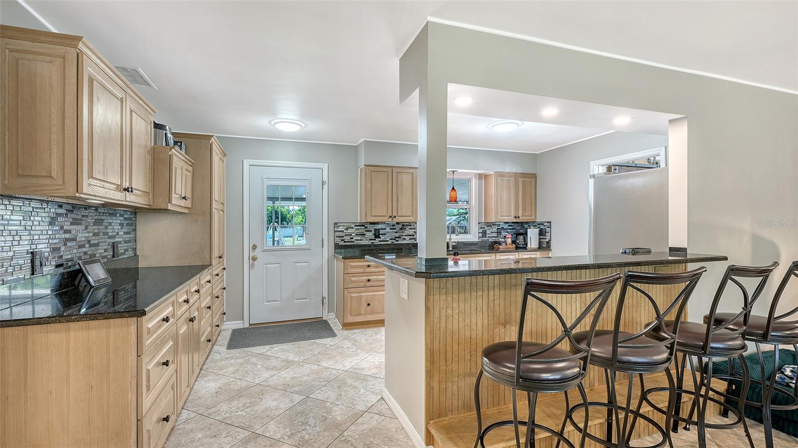 Listing photo id 11 for 3818 Gocio Road