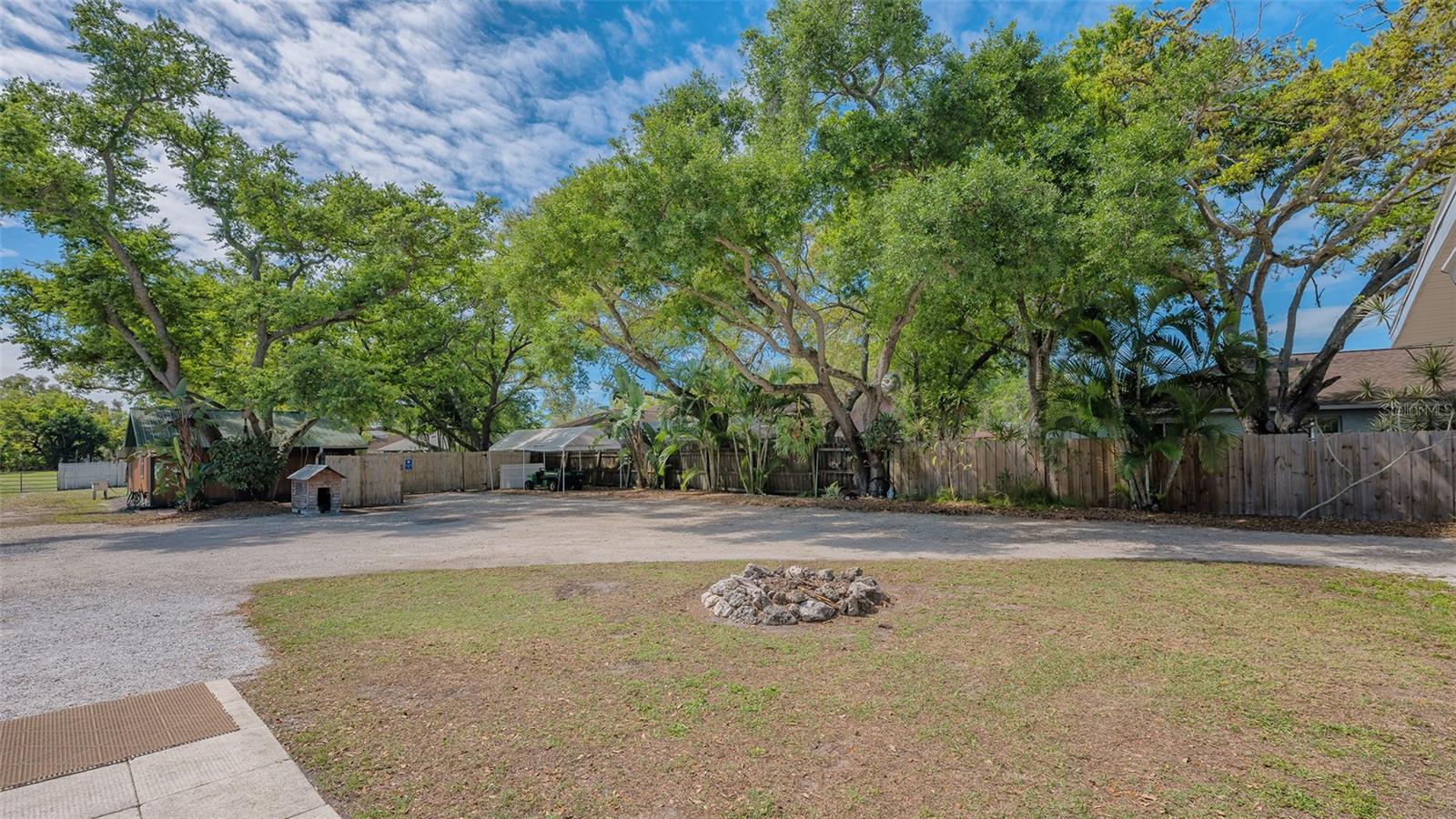 Listing photo id 47 for 3818 Gocio Road