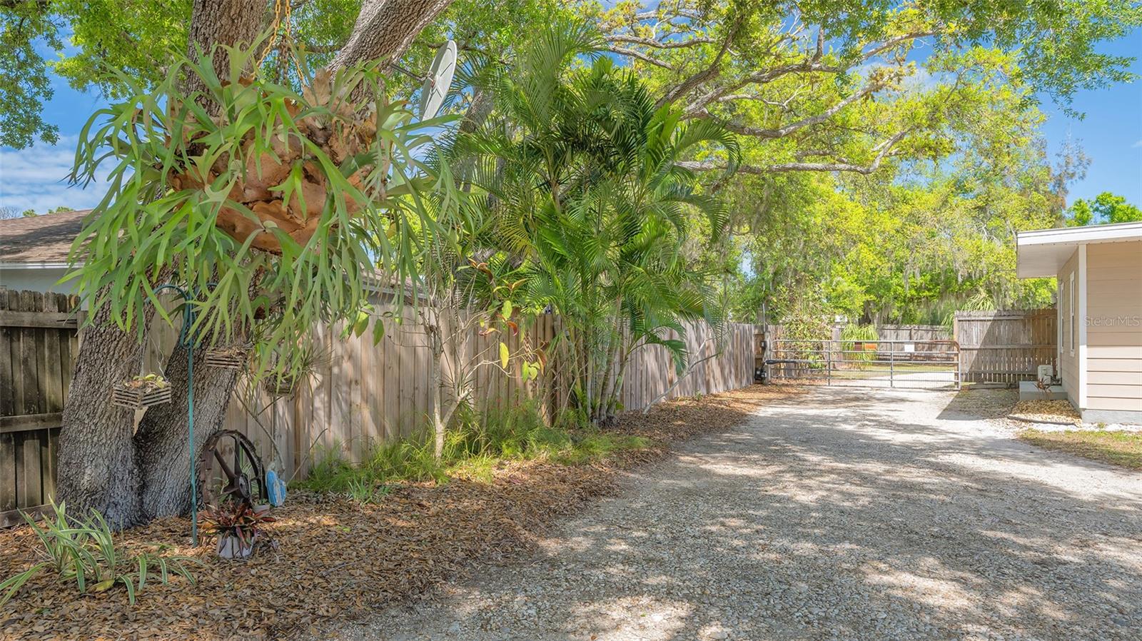 Listing photo id 48 for 3818 Gocio Road