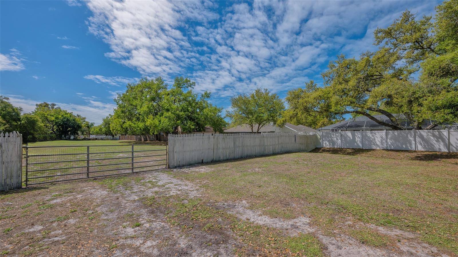 Listing photo id 52 for 3818 Gocio Road