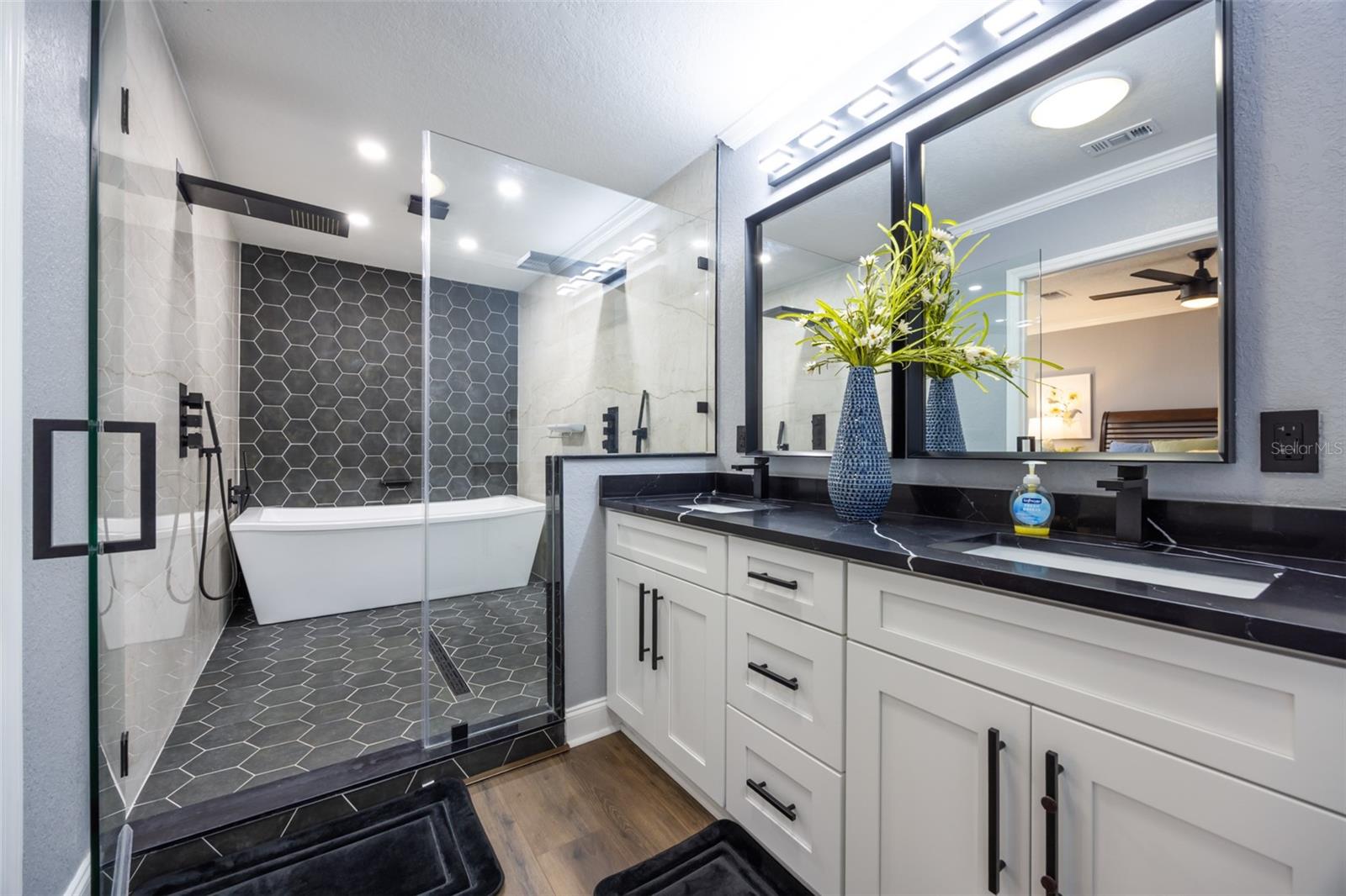 Image 14 of 52 For 405 Blackhawk Circle