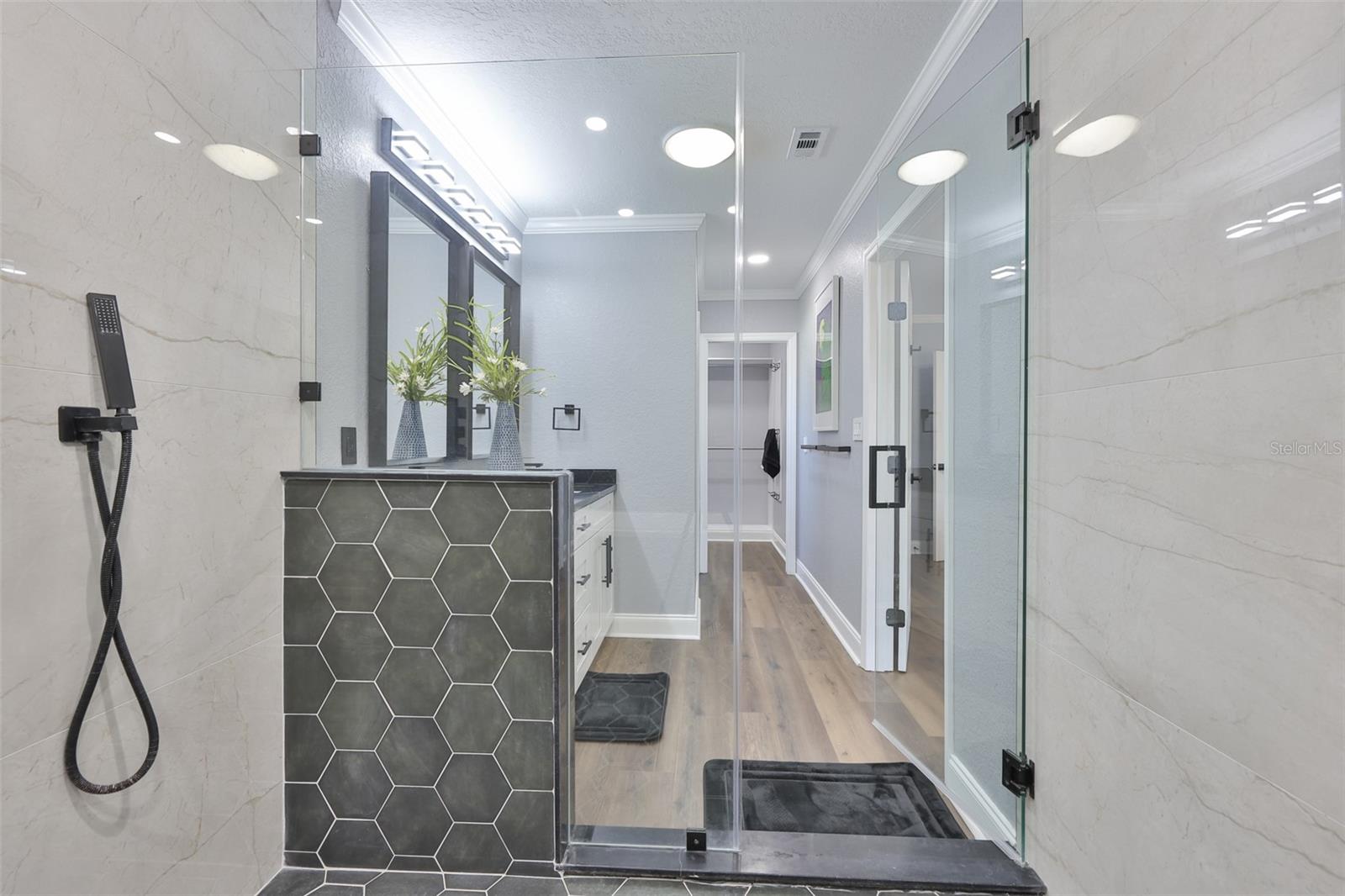 Image 15 of 52 For 405 Blackhawk Circle