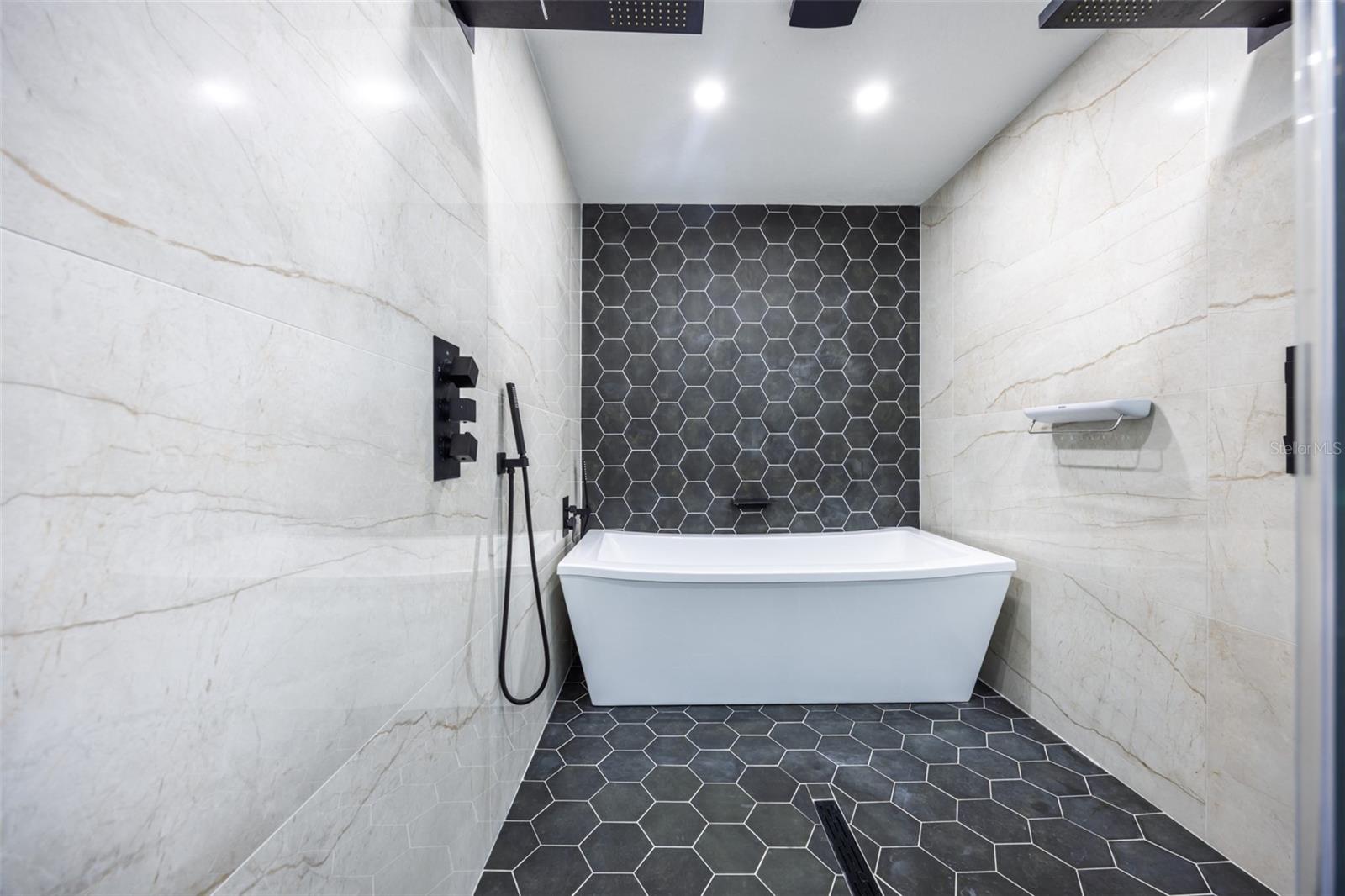 Image 16 of 52 For 405 Blackhawk Circle