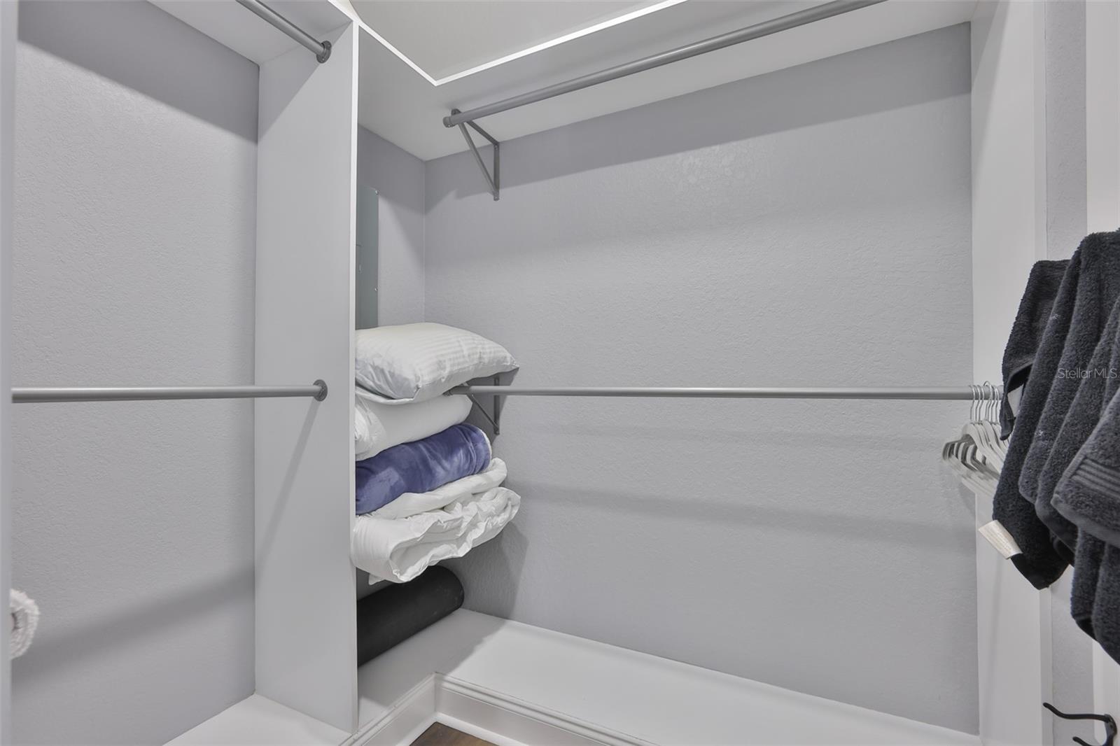 Image 17 of 52 For 405 Blackhawk Circle