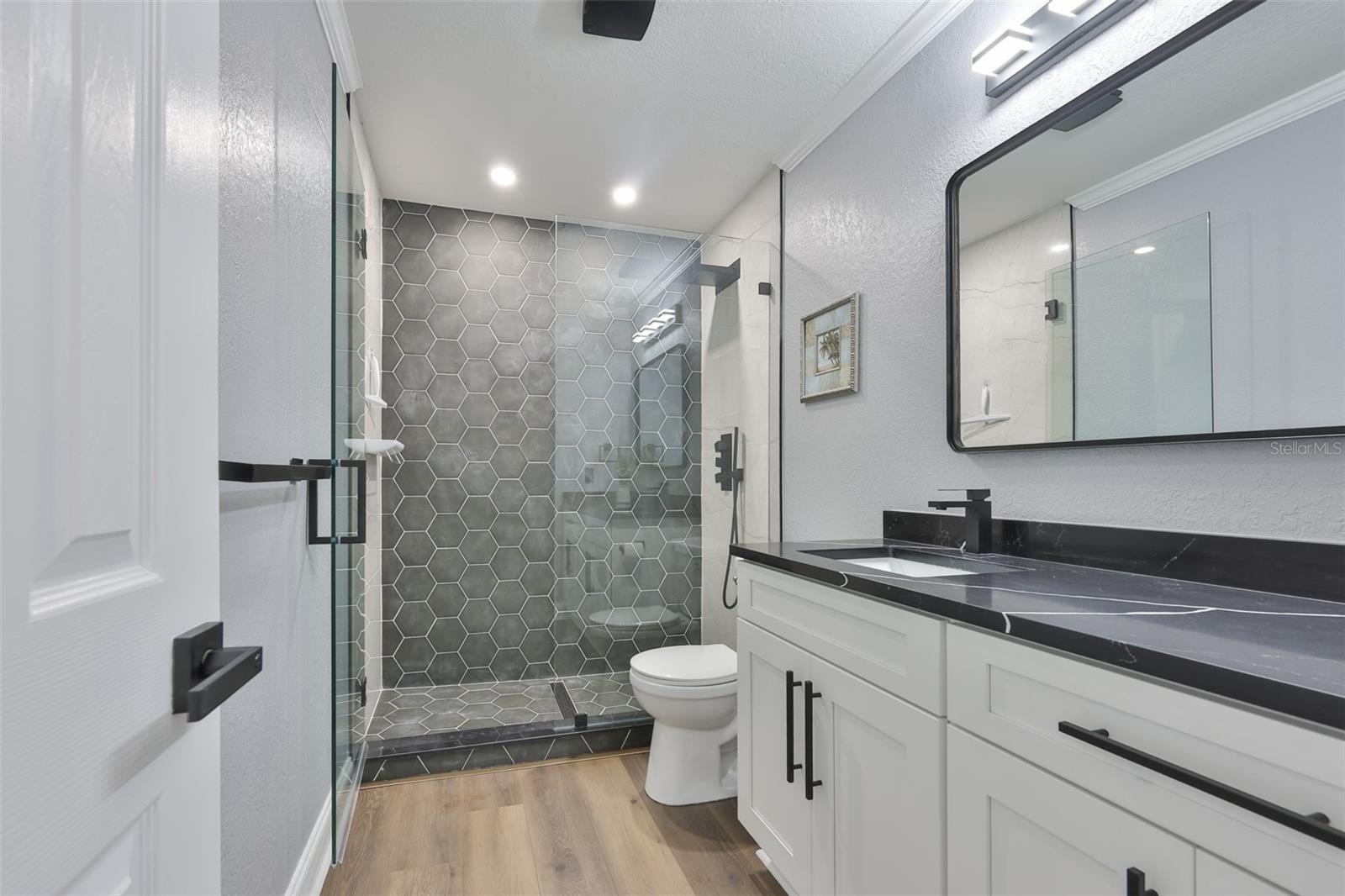 Image 21 of 52 For 405 Blackhawk Circle