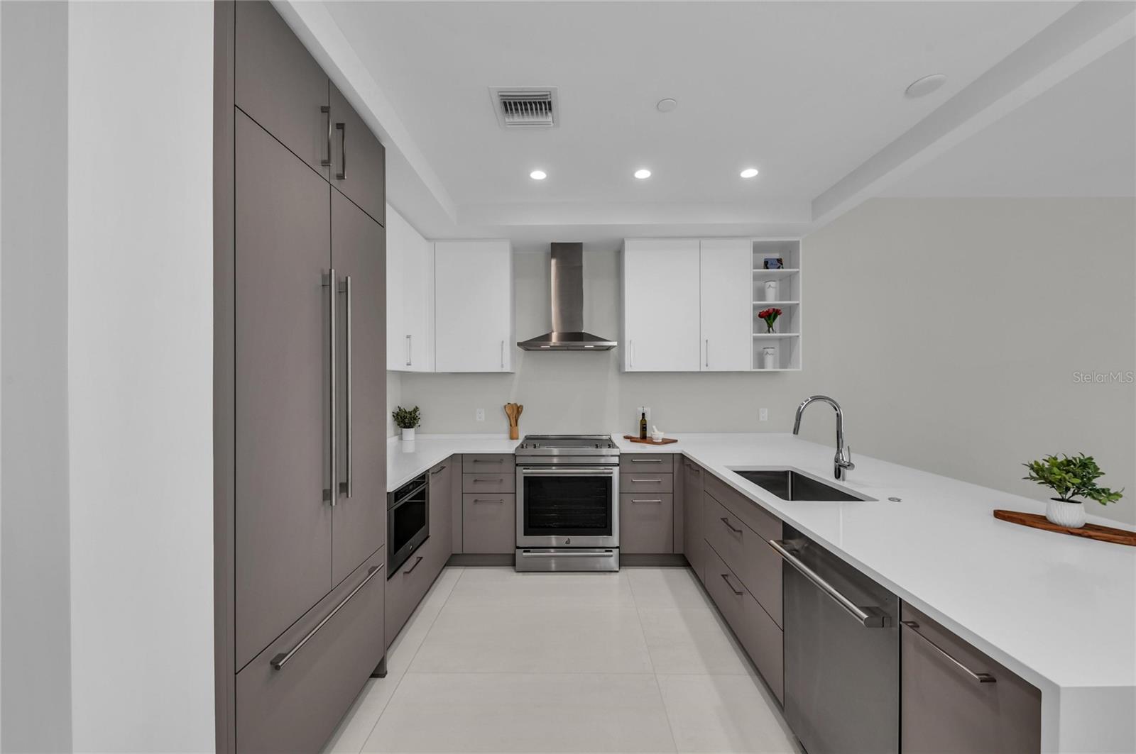 Image 21 of 71 For 275 1st Avenue S 1904