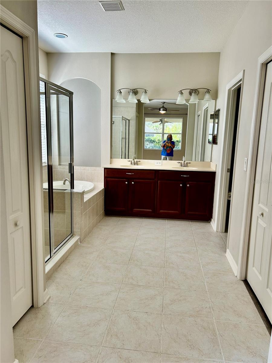 Image 17 of 40 For 7117 50-th Ave Cir E