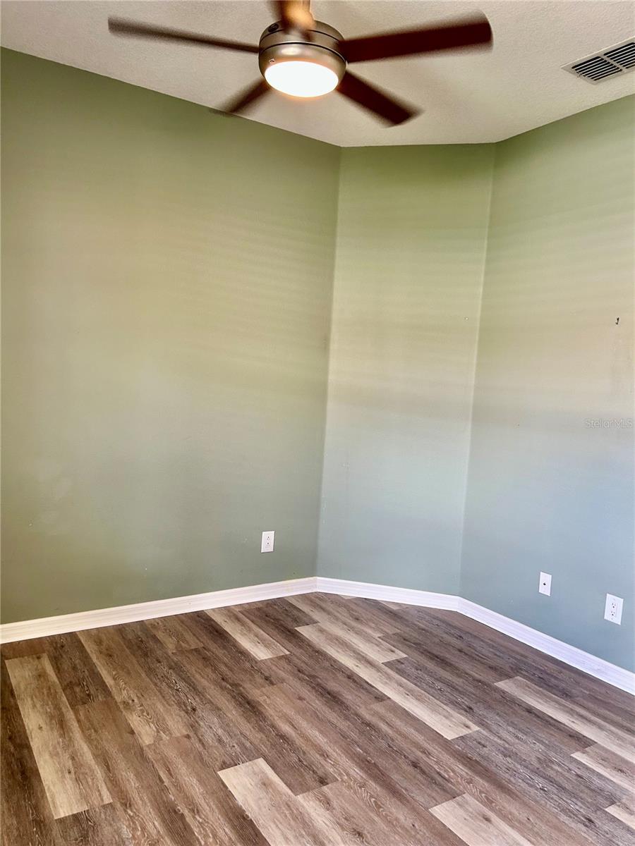 Image 18 of 40 For 7117 50-th Ave Cir E