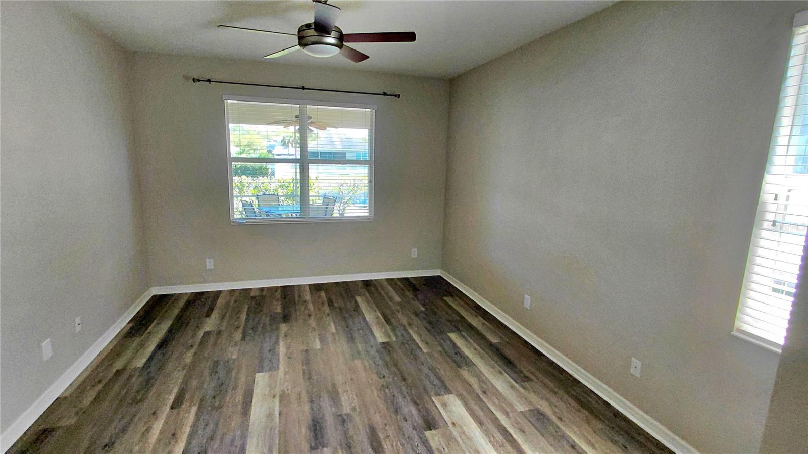 Image 31 of 40 For 7117 50-th Ave Cir E