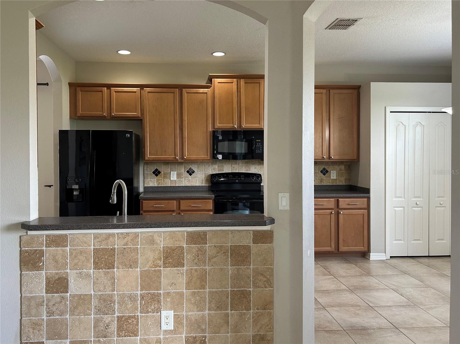 Image 6 of 40 For 7117 50-th Ave Cir E