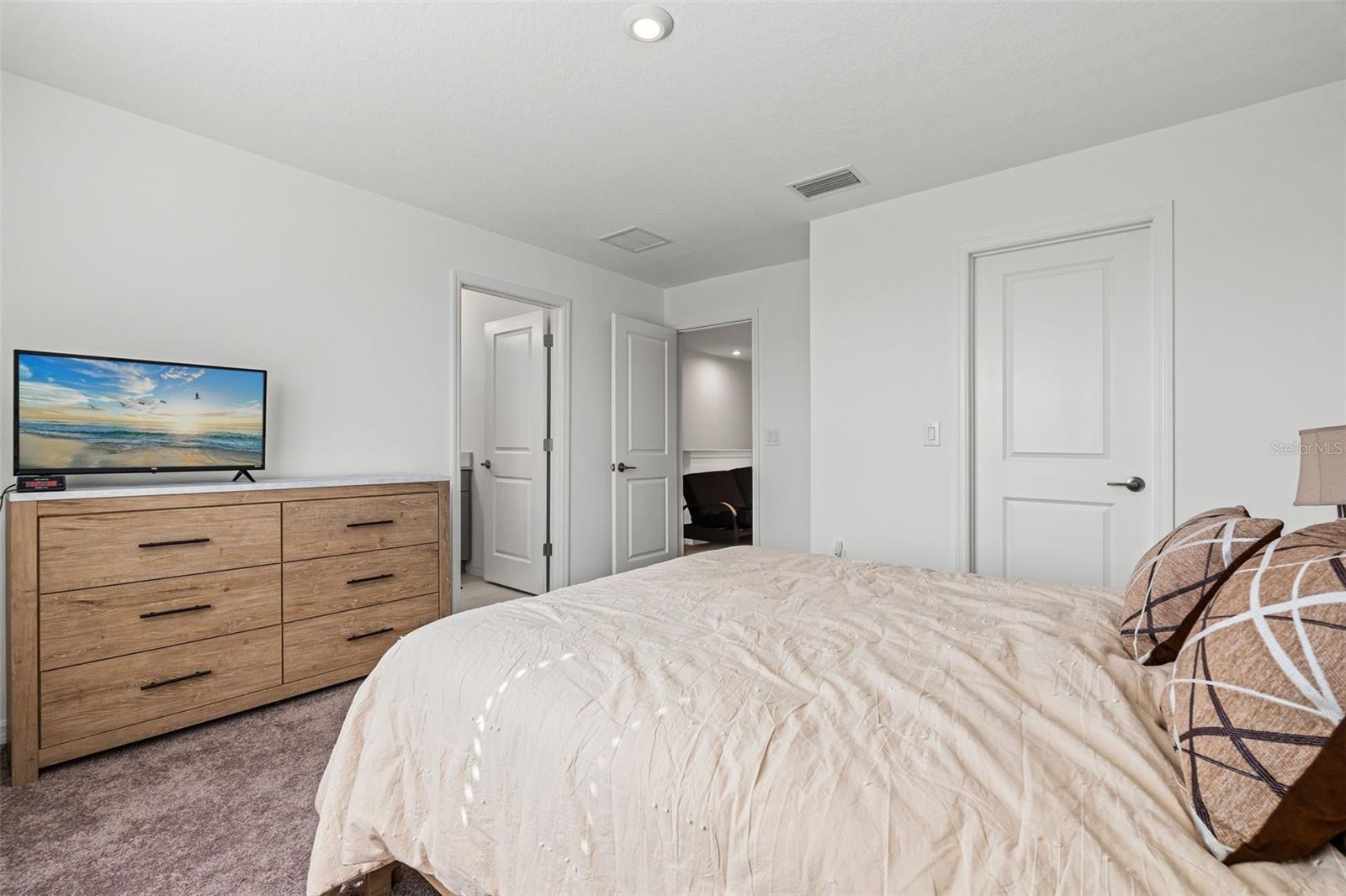 Image 19 of 51 For 5725 Haven Terrace