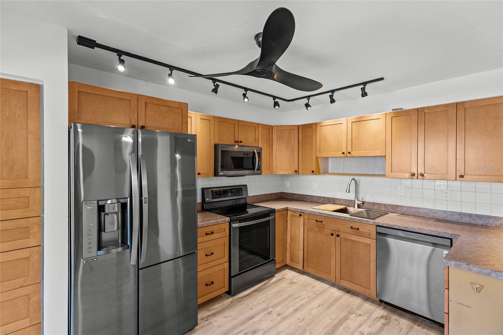 Image 11 of 43 For 1636 Brookhouse Drive 230