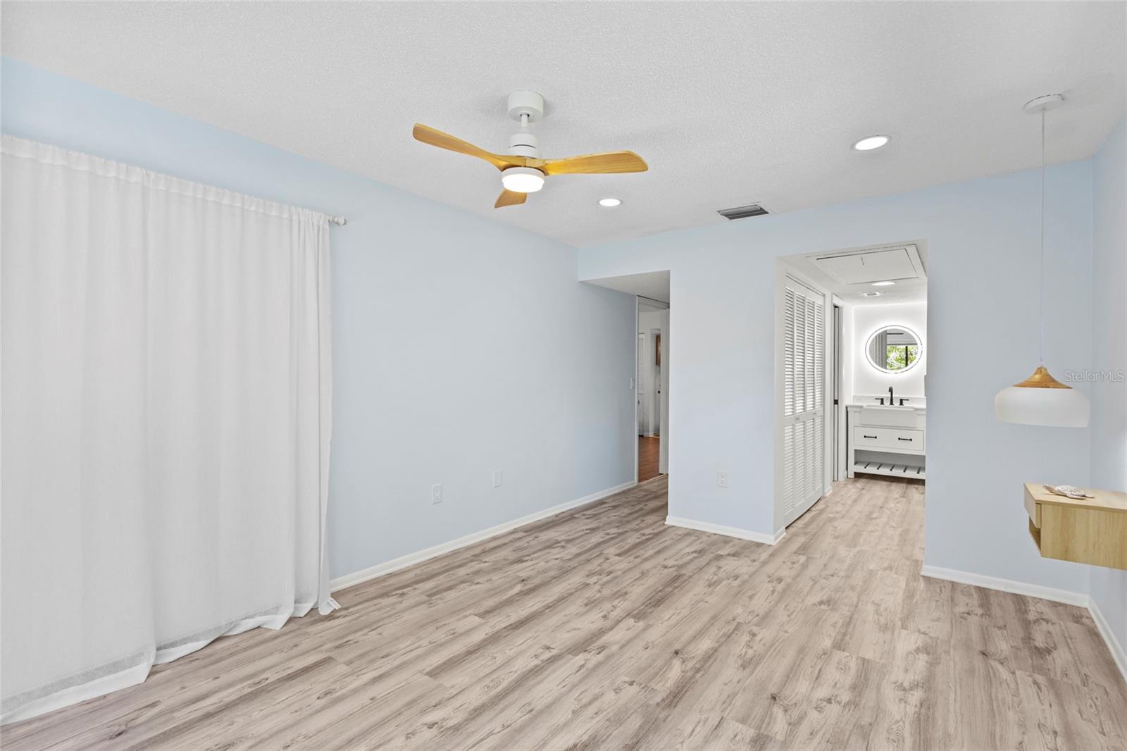 Image 18 of 43 For 1636 Brookhouse Drive 230