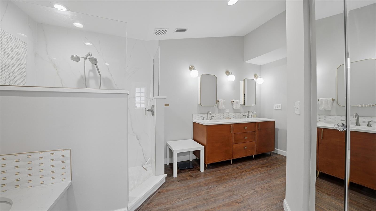 Image 26 of 48 For 4668 Hamlets Grove Drive