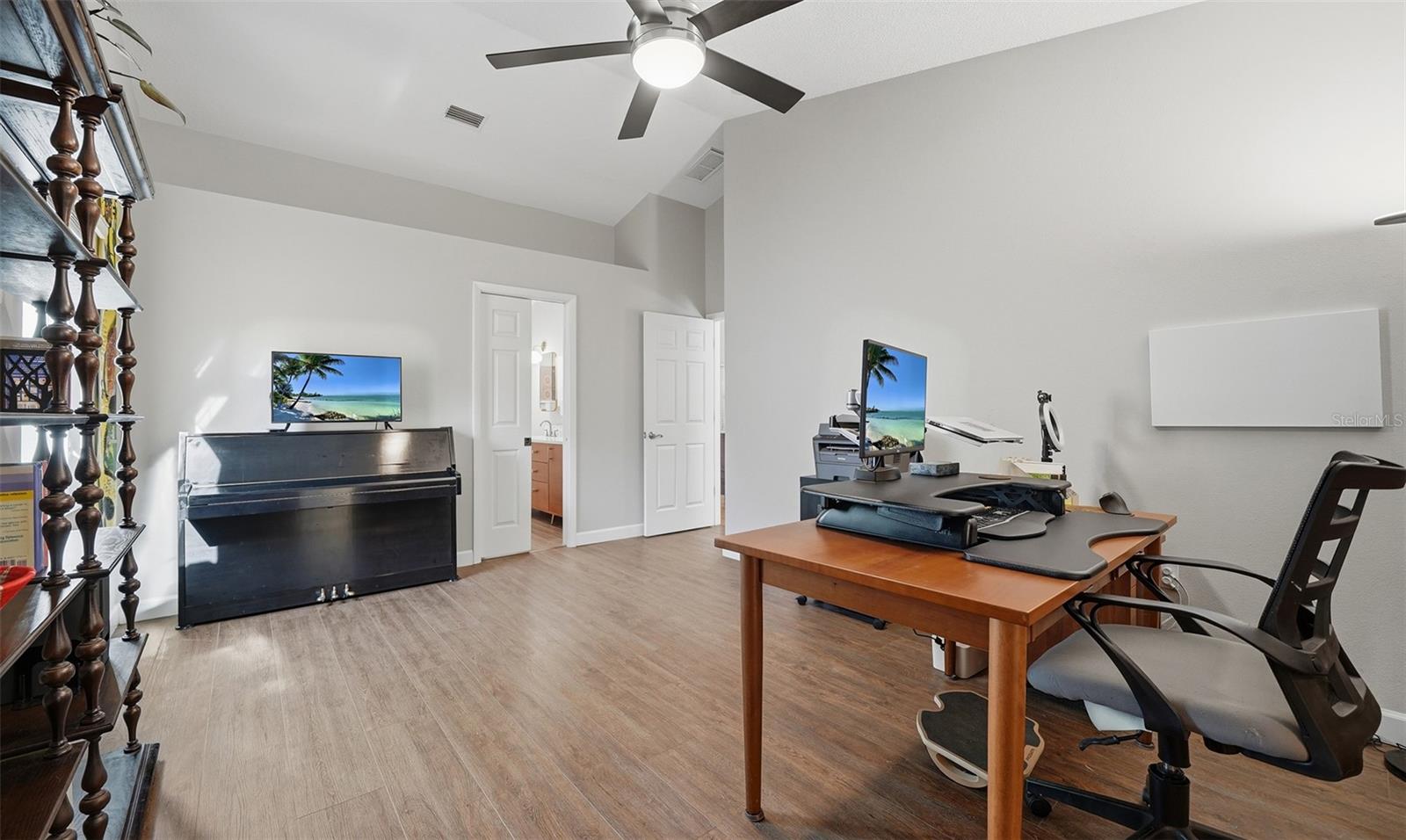 Image 33 of 48 For 4668 Hamlets Grove Drive