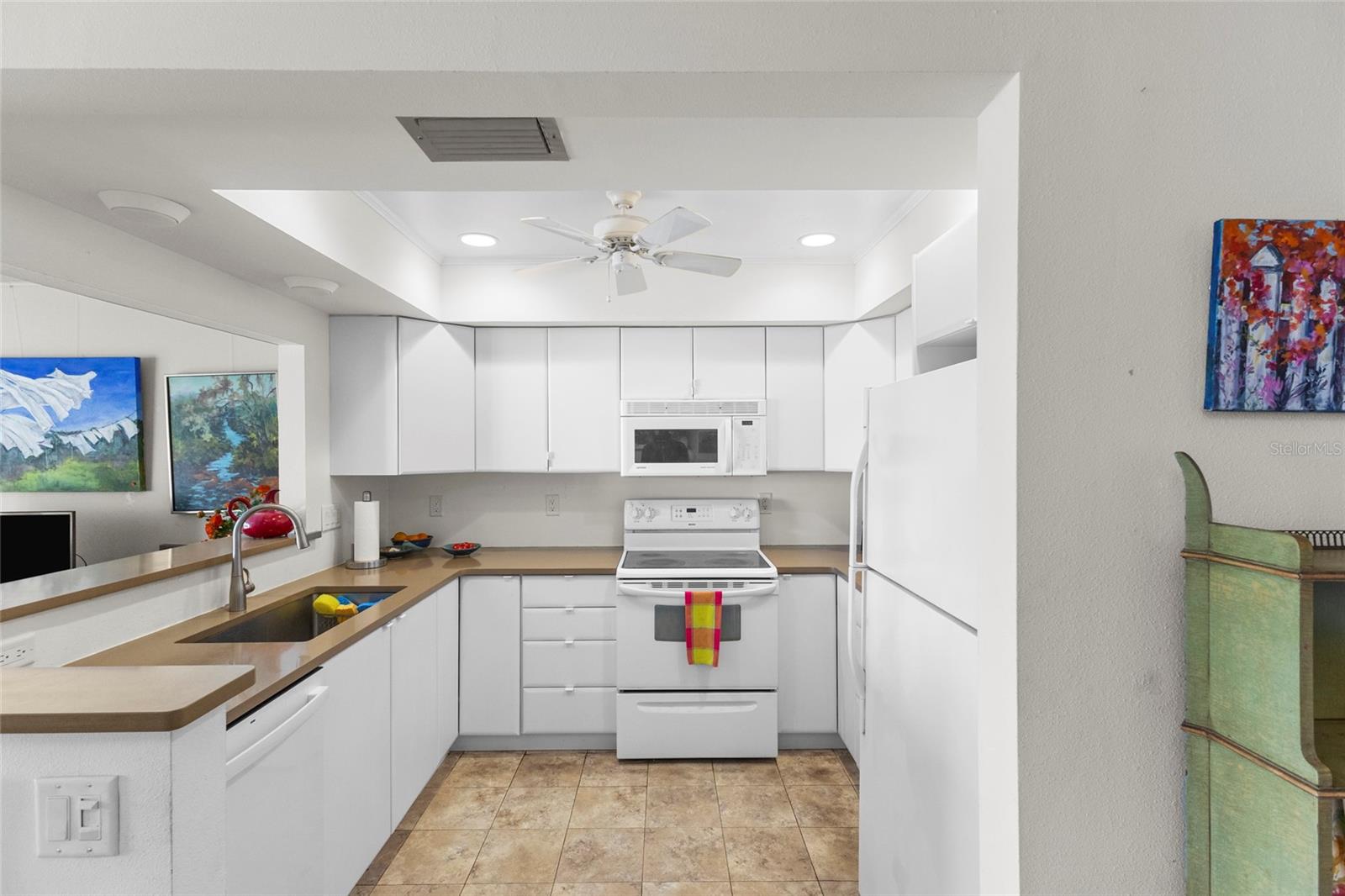 Image 8 of 30 For 1520 Pelican Point Drive 155