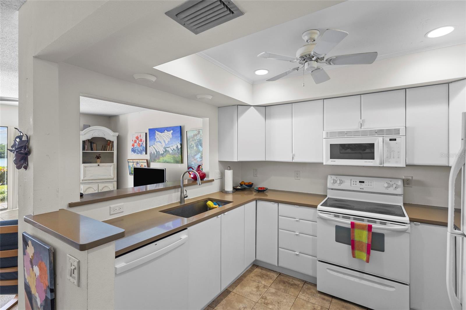 Image 9 of 30 For 1520 Pelican Point Drive 155