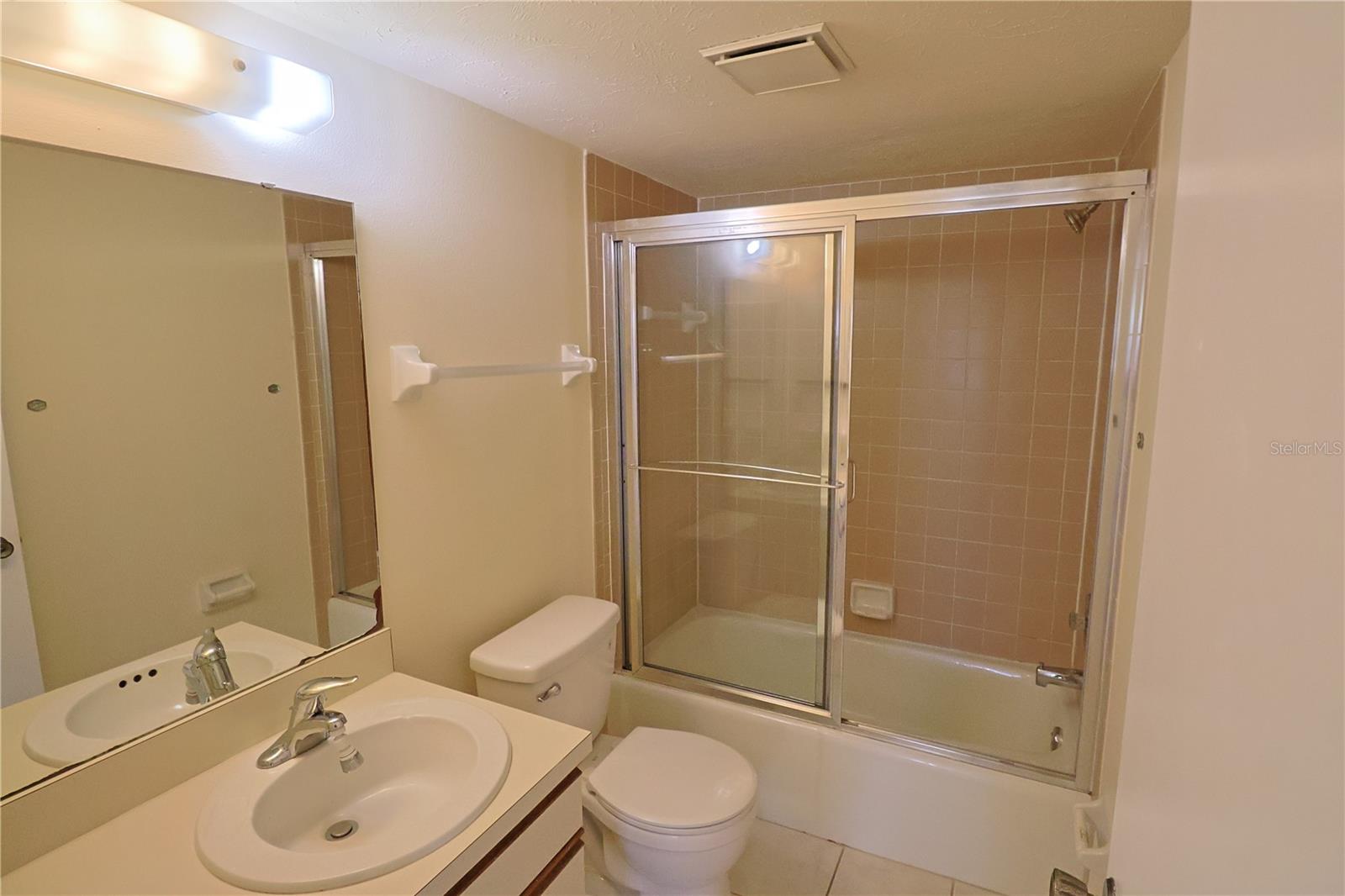 Image 17 of 18 For 2515 Bayshore Gardens Parkway 9