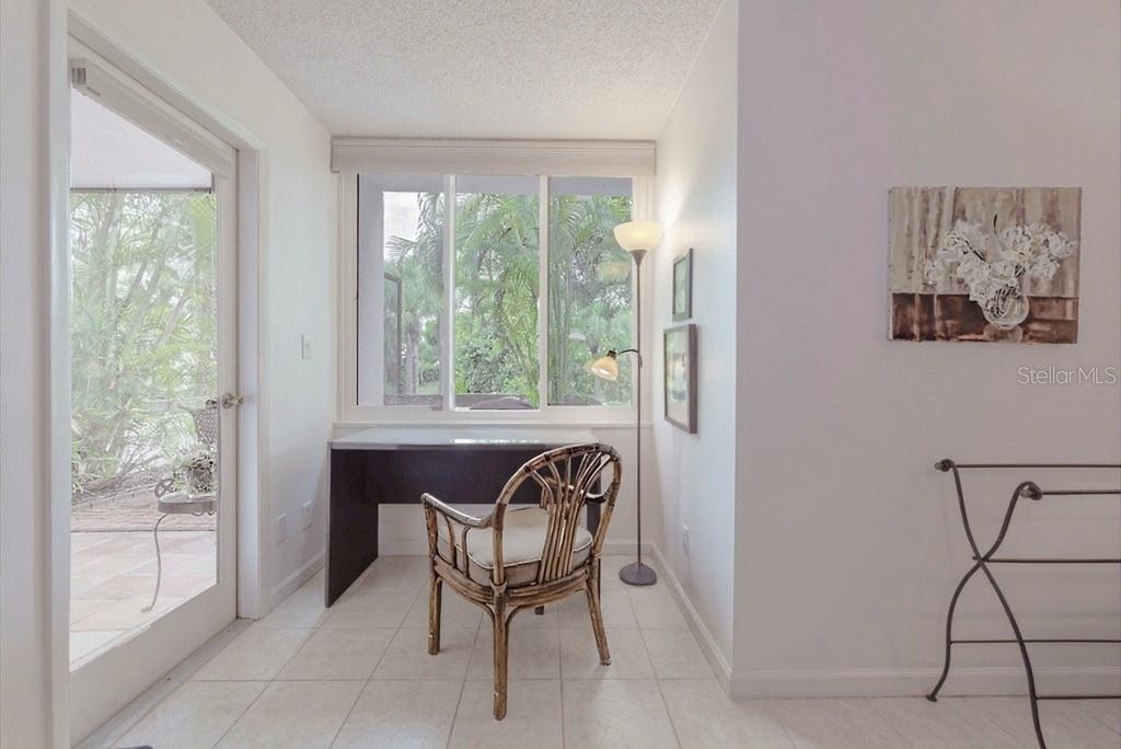 Image 18 of 54 For 842 Bayport Way 842