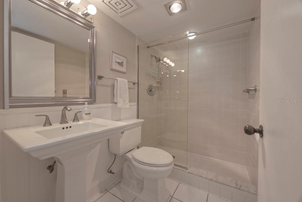 Image 25 of 54 For 842 Bayport Way 842