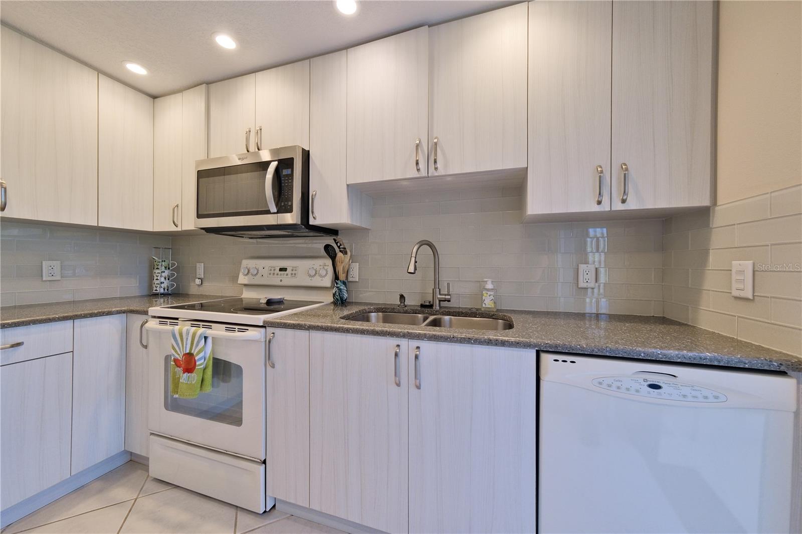 Image 8 of 45 For 5257 Myrtle Way 29