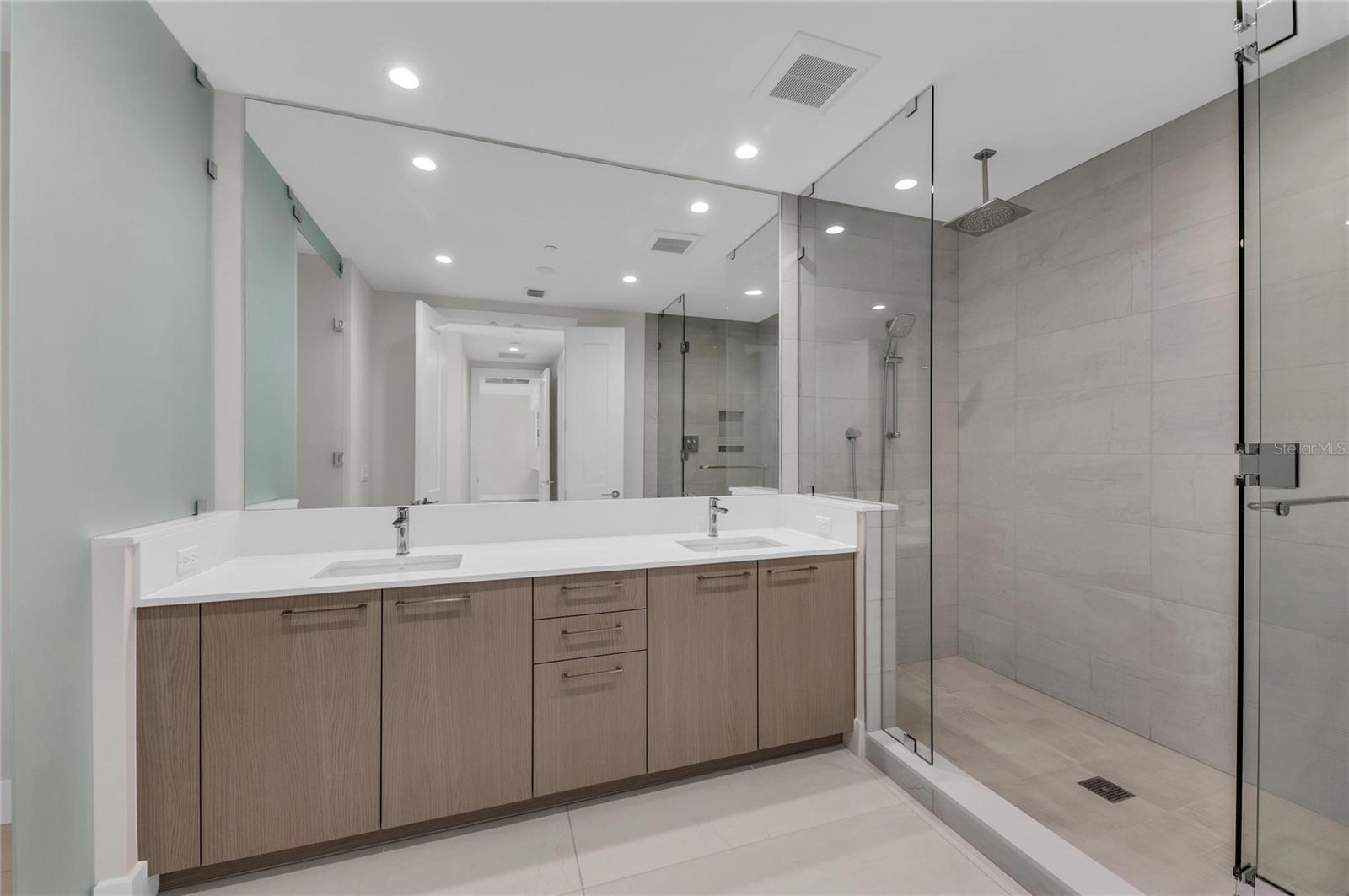 Image 29 of 58 For 275 1st Avenue S 2204