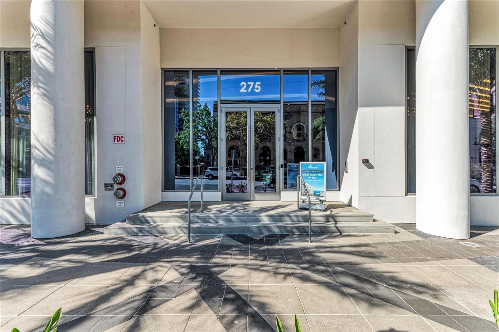 Image 4 of 58 For 275 1st Avenue S 2204