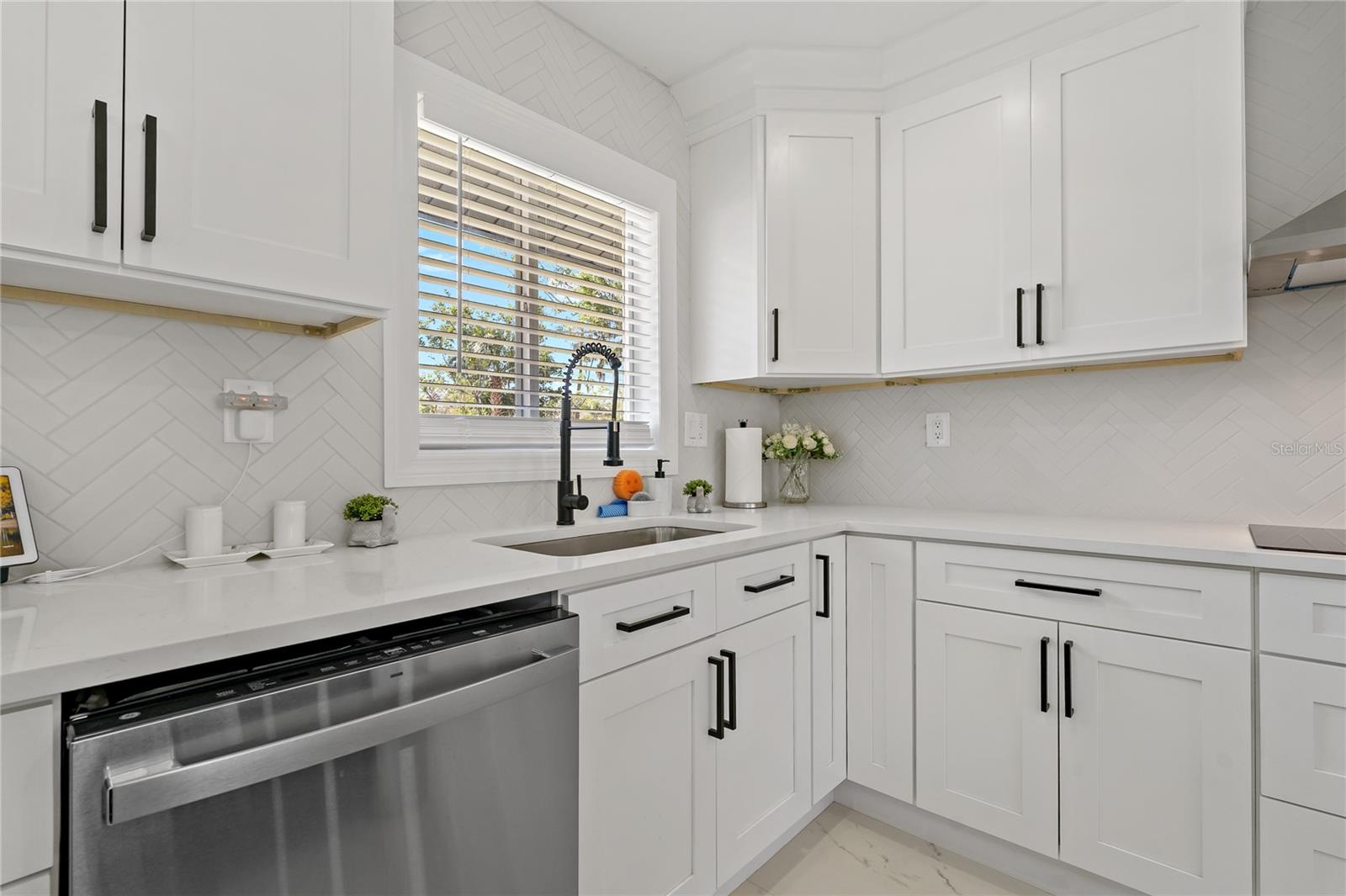 Image 10 of 52 For 1838 1st Avenue E